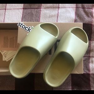 Yeezy slides resin 2021